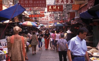 Buntes Treiben in Hong Kongs Straßenmärkten
