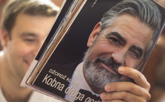 Zeitschrift mit George Clooney auf Montenegrinisch